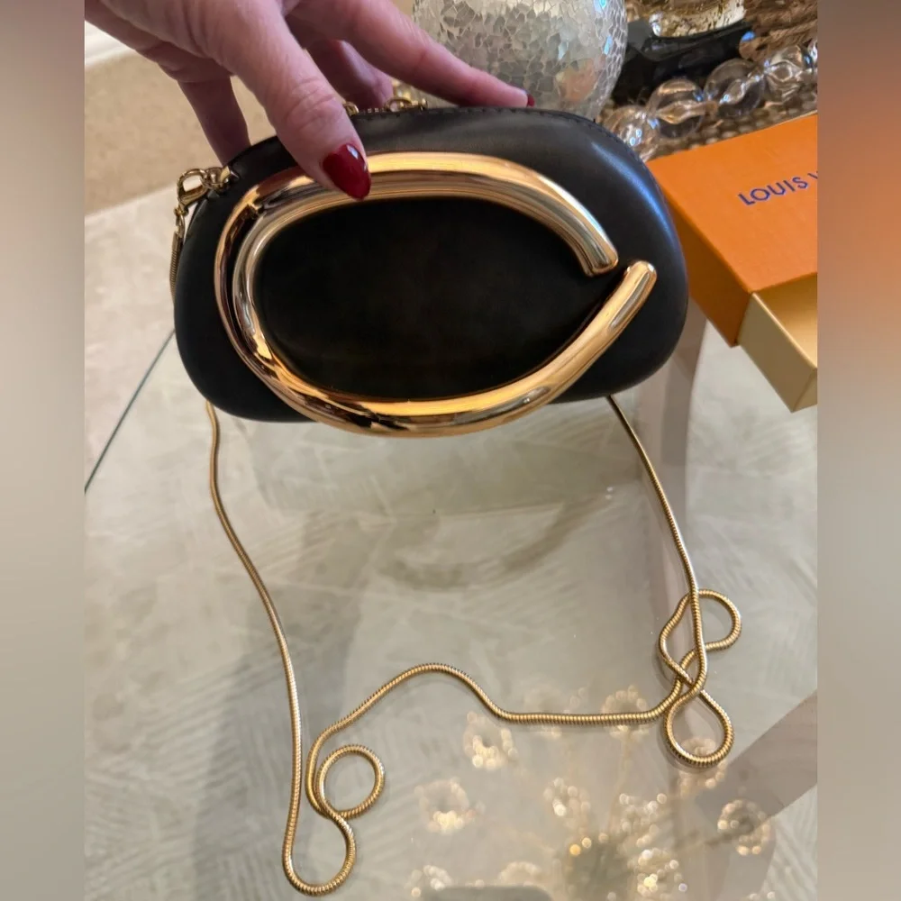 Chic Black and Gold Crossbody Bag - Picture 2 of 4